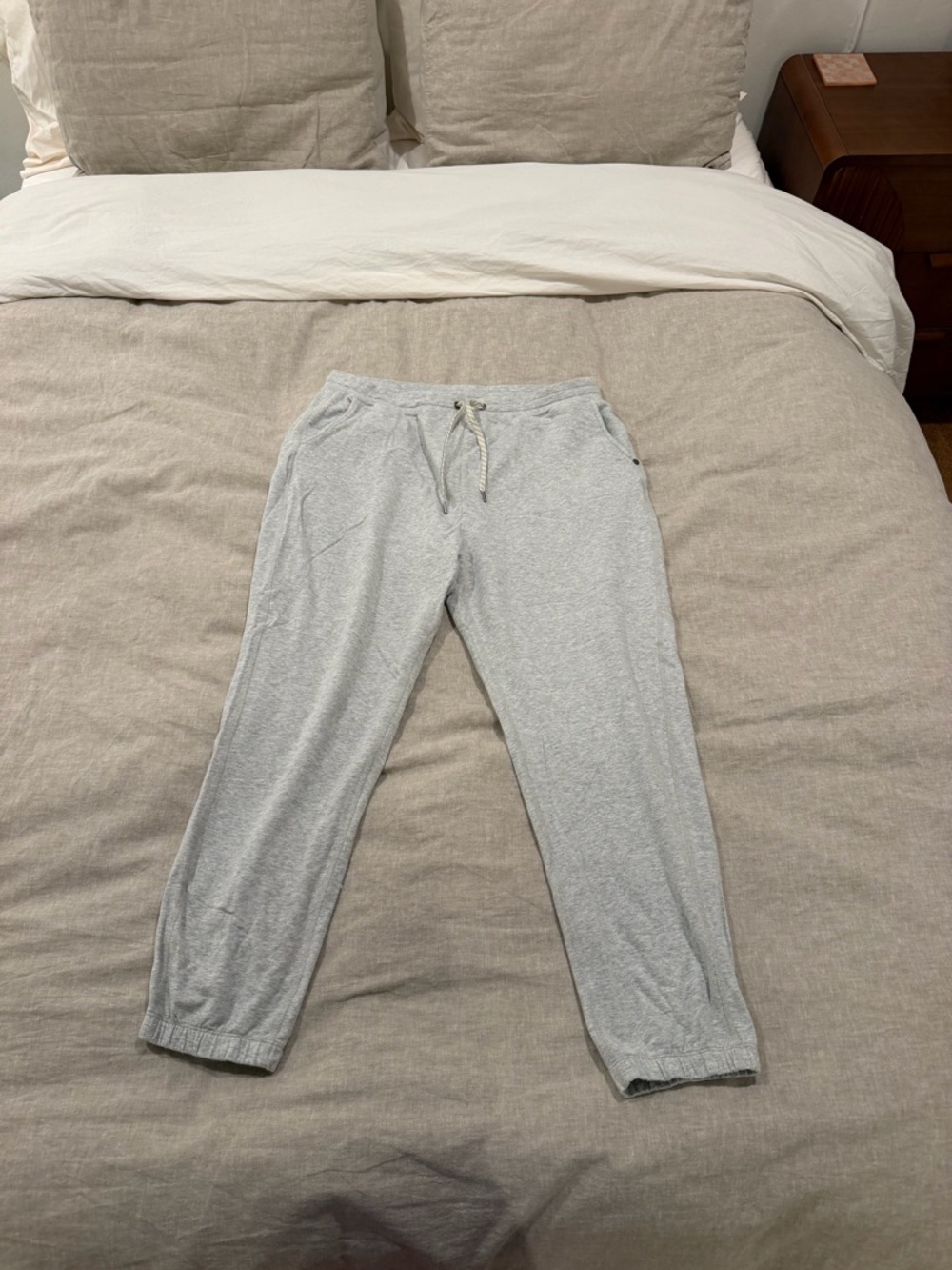 Vuori Laguna Lounge Pant 2.0 in Light Heather Grey